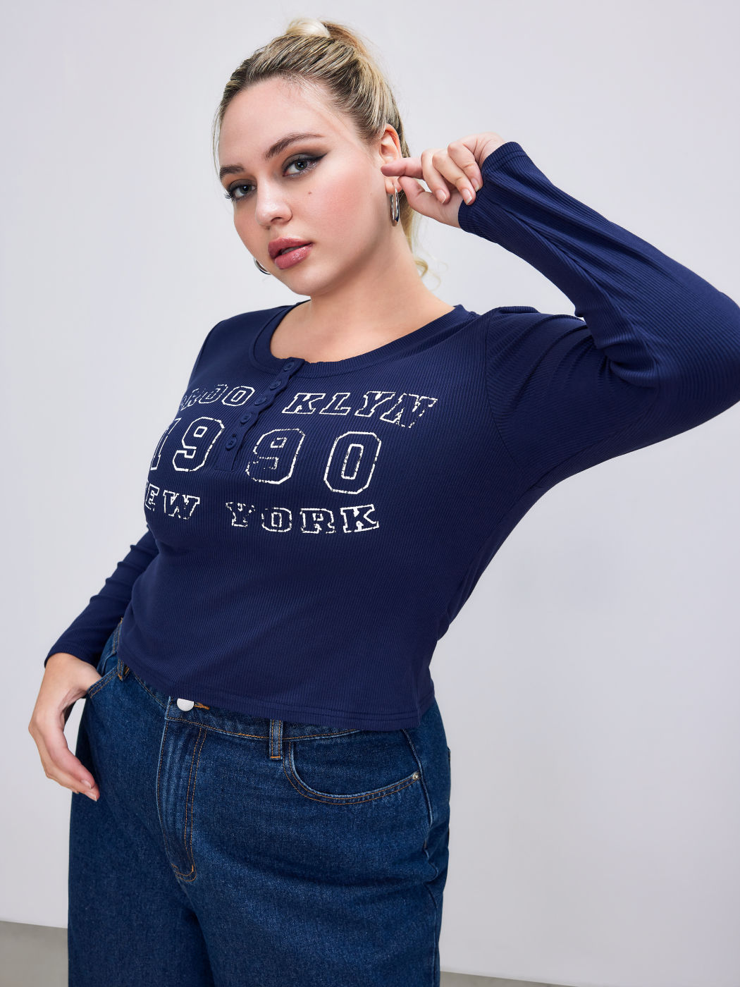 Graphic Button Crop Tee Curve & Plus