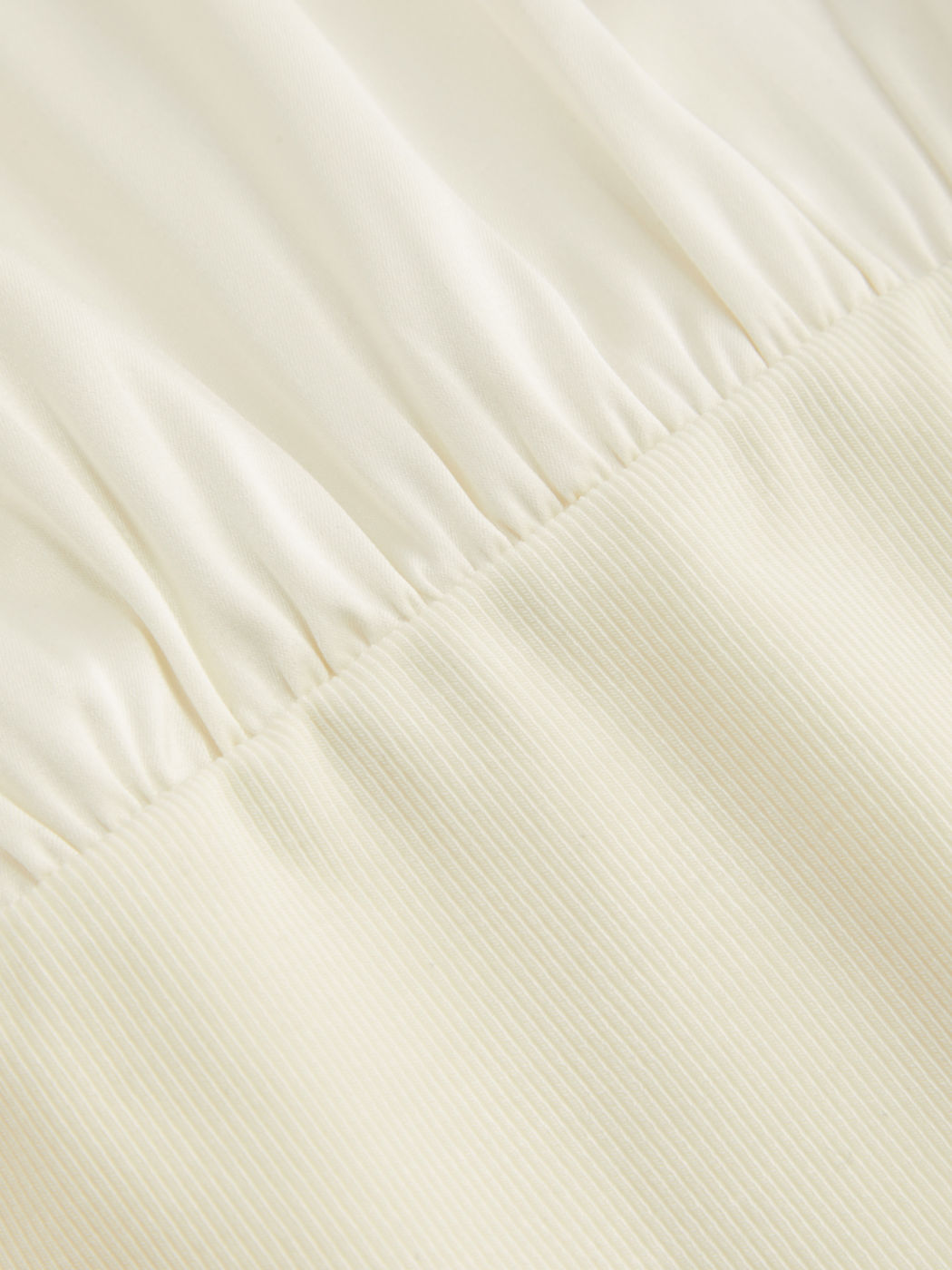 Satin-Hochkragen Einfarbiger Rückenfreier Body