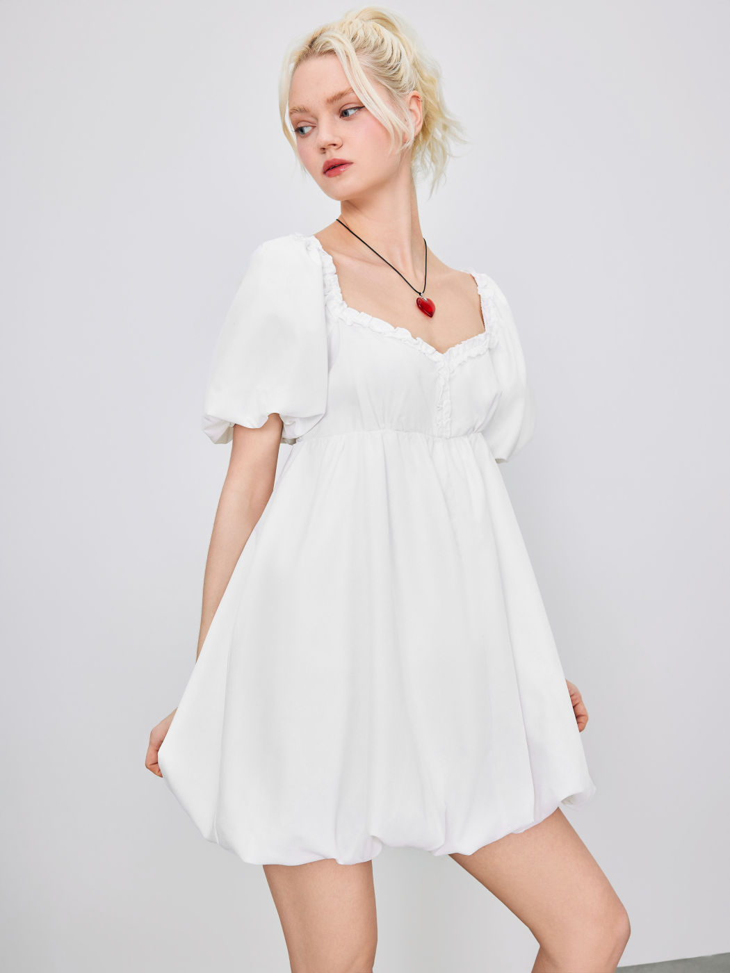 Einfarbiges Babydoll-Minikleid mit gerafftem Blasensaum