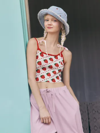 Gestricktes Cami-Top mit U-Ausschnitt und Erdbeermuster