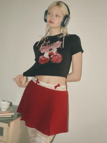 Maglietta a manica corta con fiocco e ciliegia grafica a girocollo