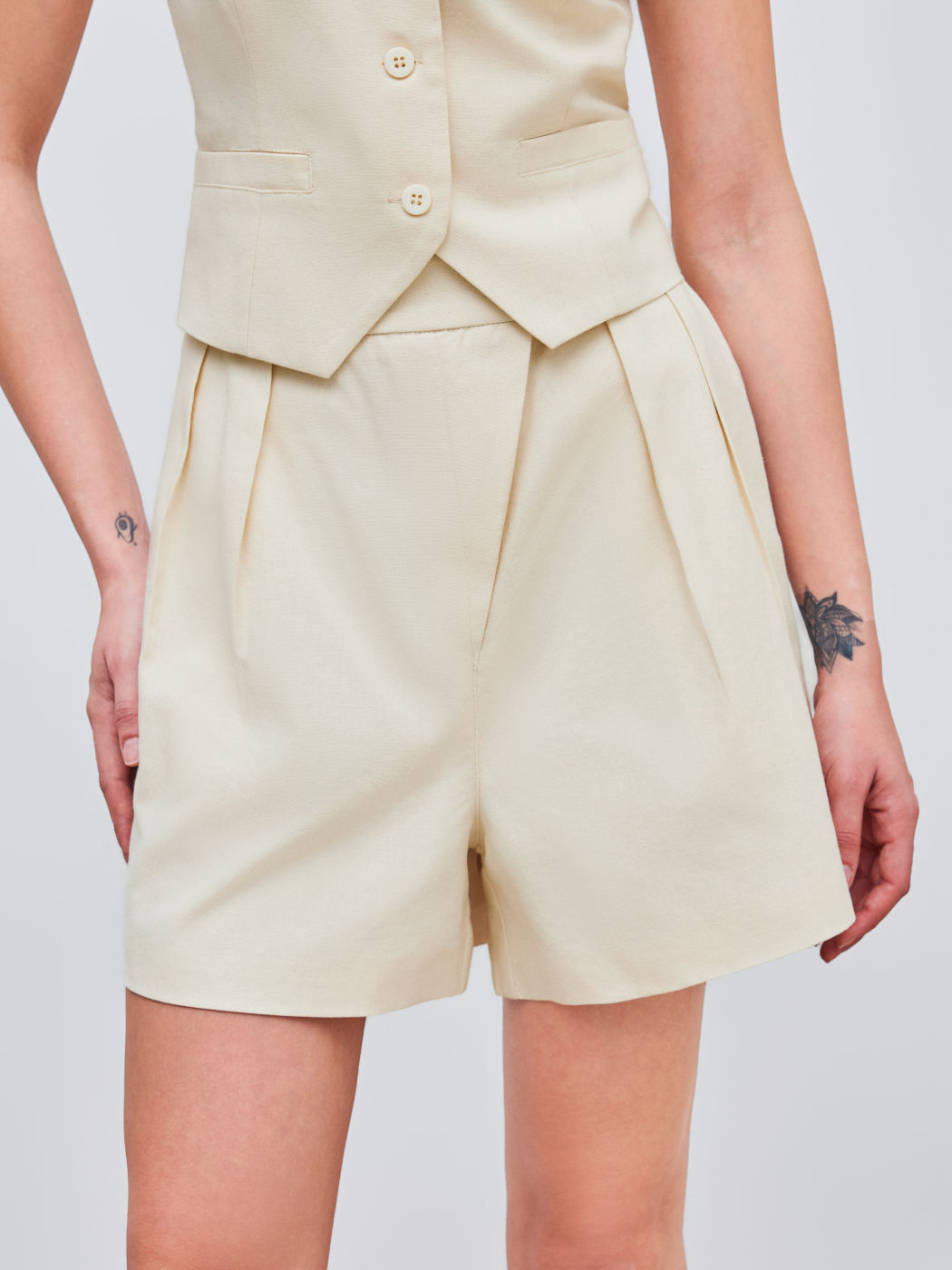 Linen-blend Mid Rise Solid Shorts