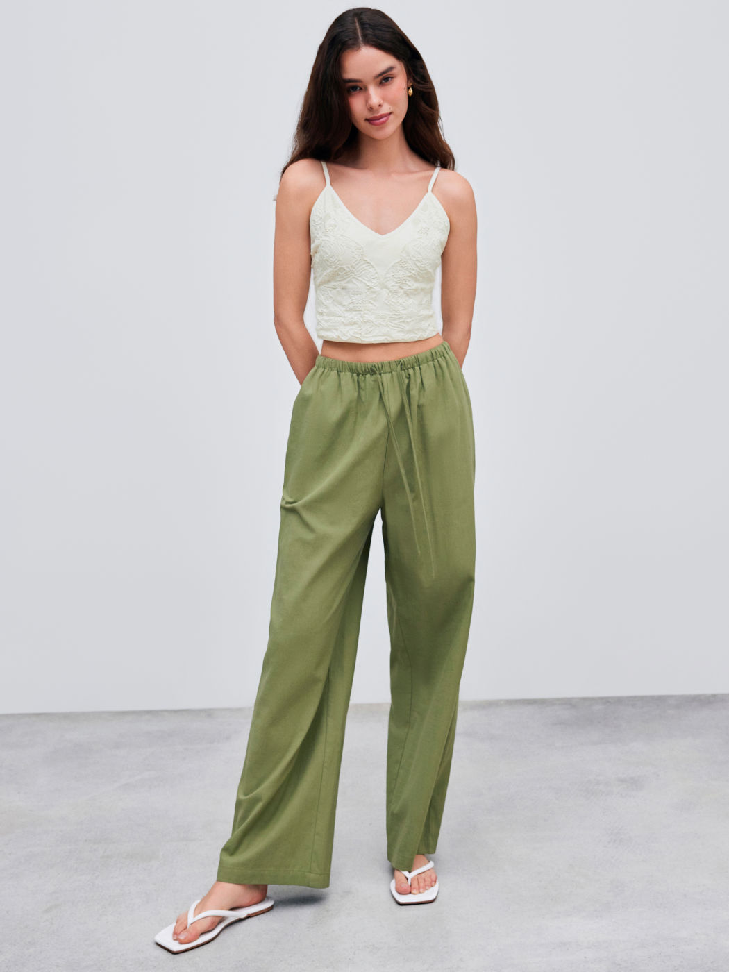 Gewebte Mid-Rise Hose mit weitem Bein in Unifarben