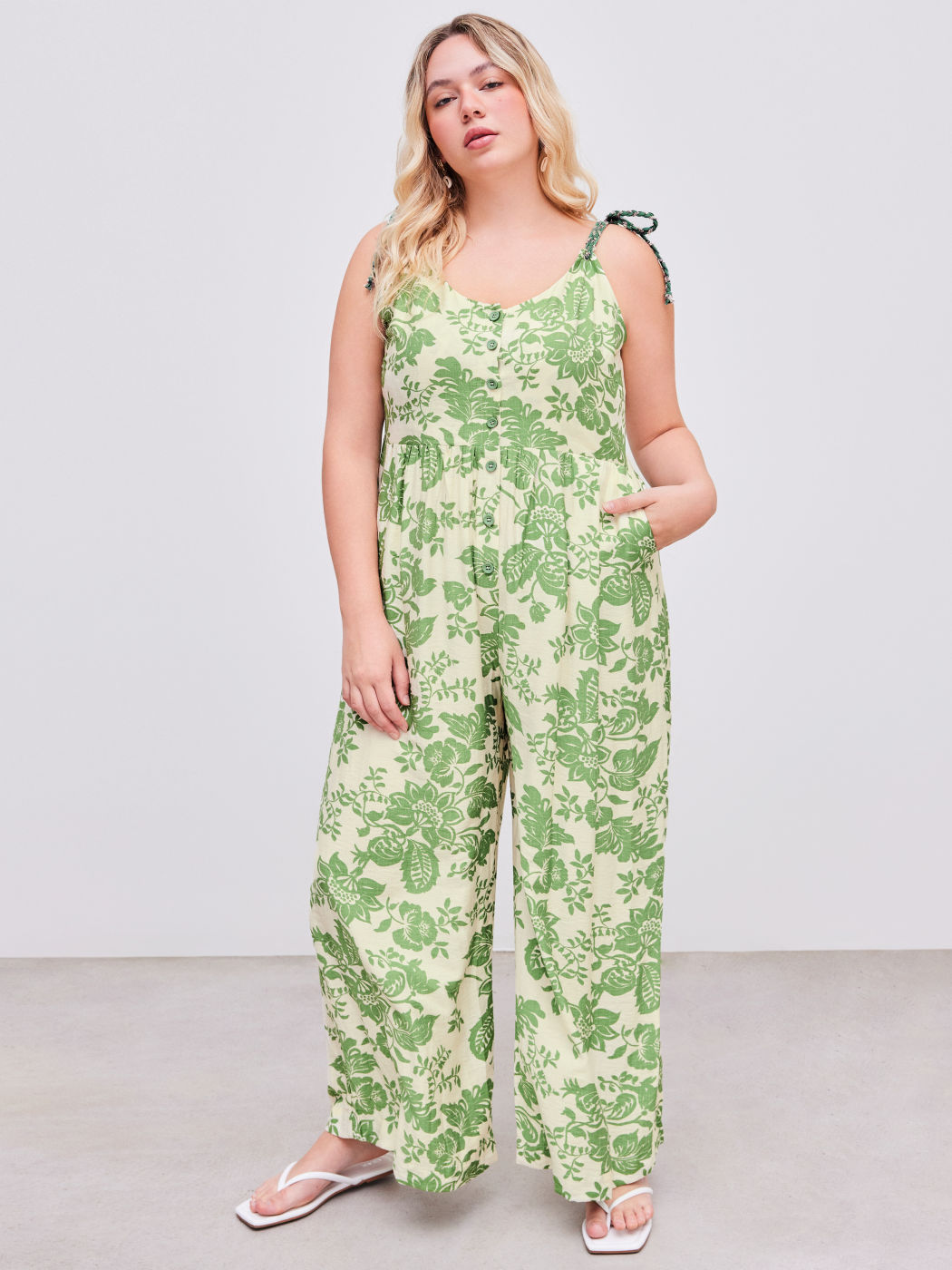 U-neckline Floral Button Jumpsuit Curve & Plus