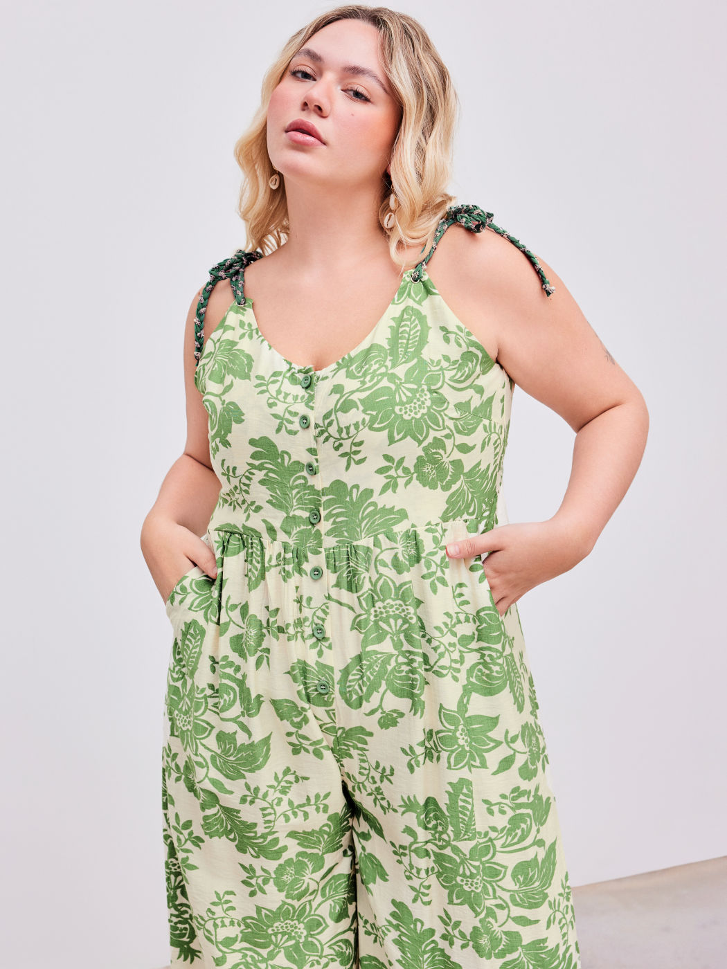 U-neckline Floral Button Jumpsuit Curve & Plus