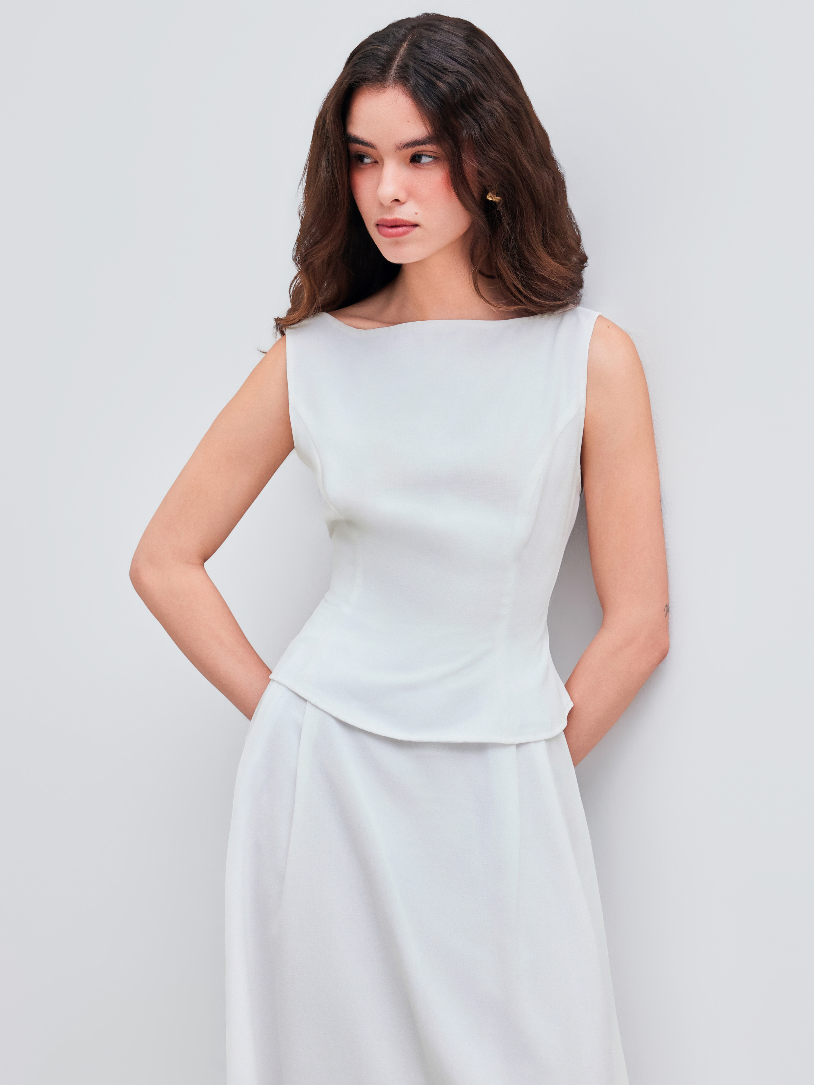 Woven Boat Neck Solid Tank Top & Mid Rise Midi Skirt