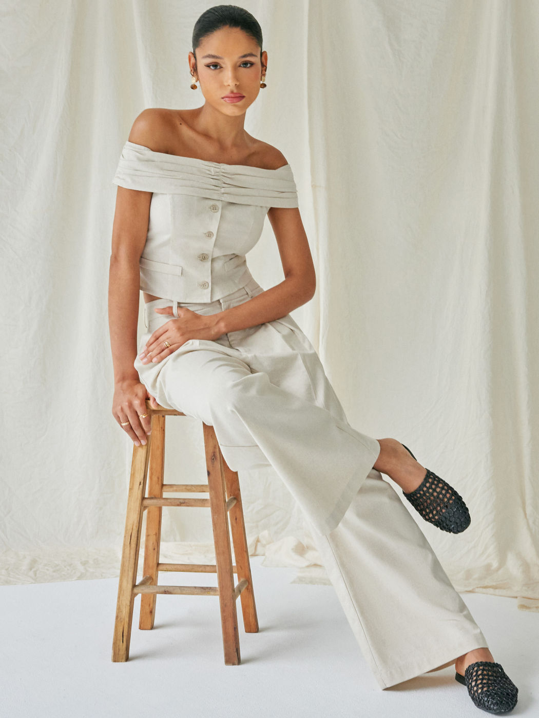 Linen-blend Mid Rise Pleated Solid Wide Leg Trousers