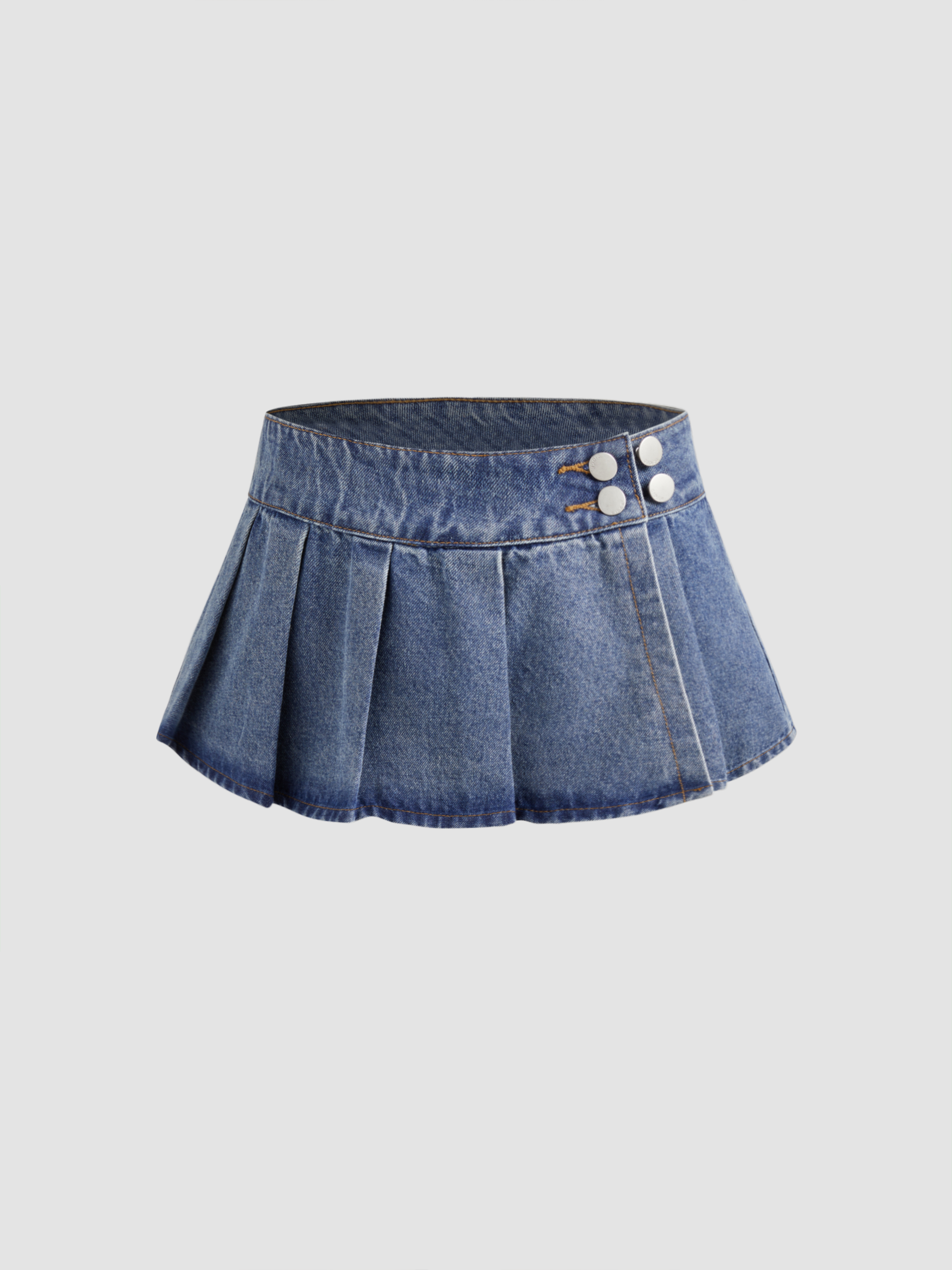 A pleated denim skirt best sale