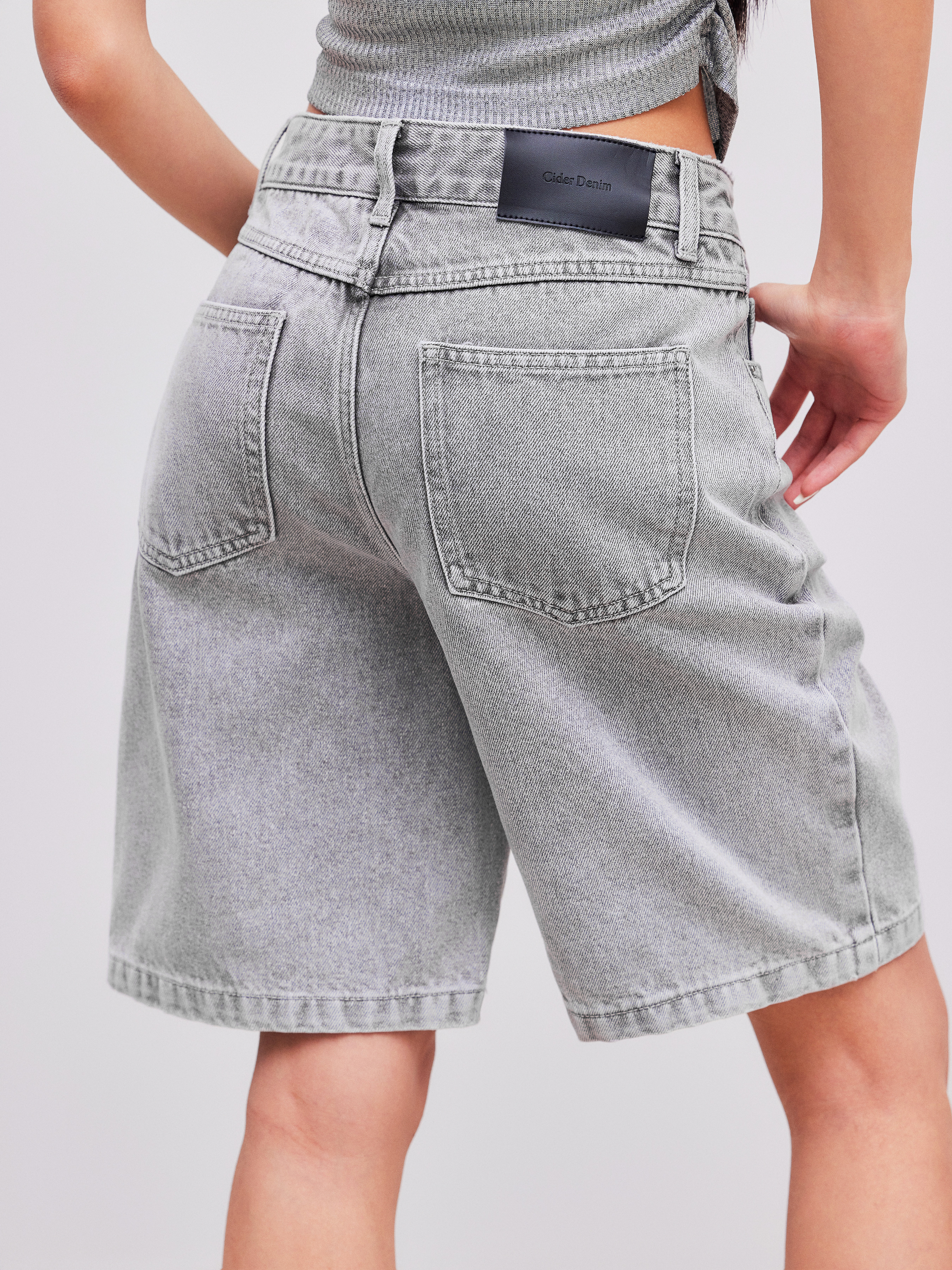 【Cider】ミッドライズ デニム ショーツ Denim Shorts for Women | High-Waisted, Black & More | Cider