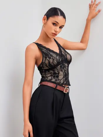 Canotta in pizzo con scollo a V