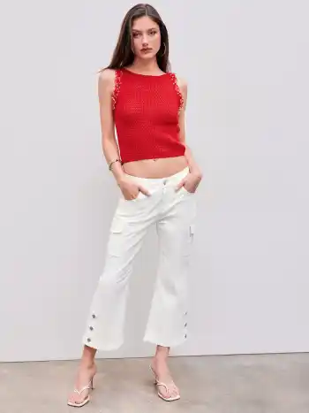 Gestricktes Rundhals-Einheitsfarbe Perlenbesetztes Crop-Top