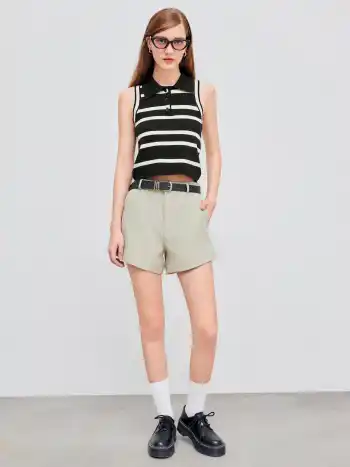 Mid Rise Solid Pocket Bermuda Shorts With Belt