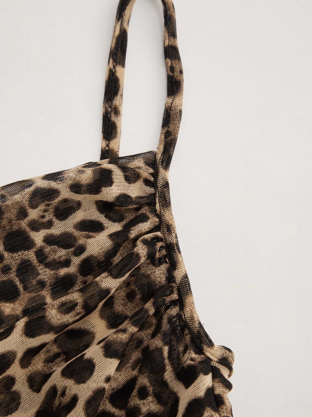 Maxi abito leopardato con scollo a cappuccio in rete