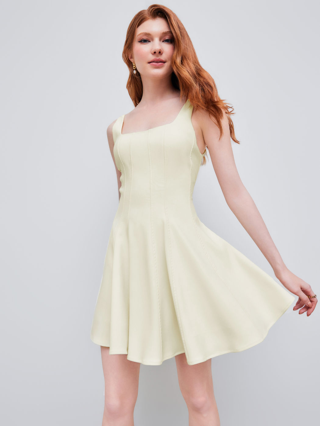 Gewebtes Mini-Kleid mit quadratischem Ausschnitt und Rüschensaum