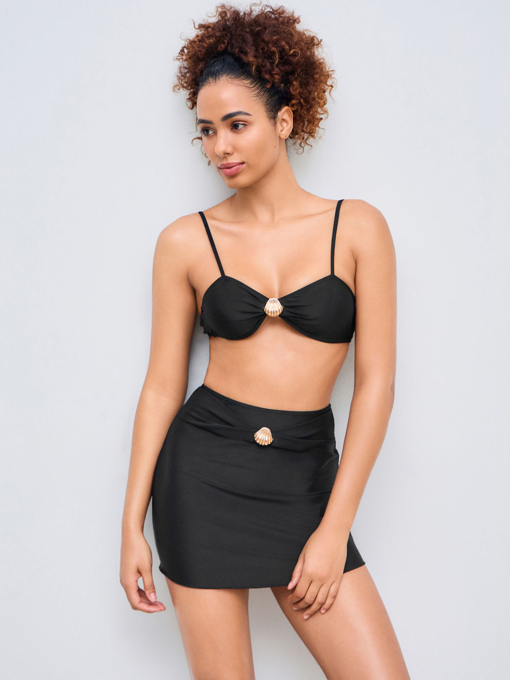V-neck Scallop Detail Bracelet Cheeky Bikini Swimsuit With Beach Skirt