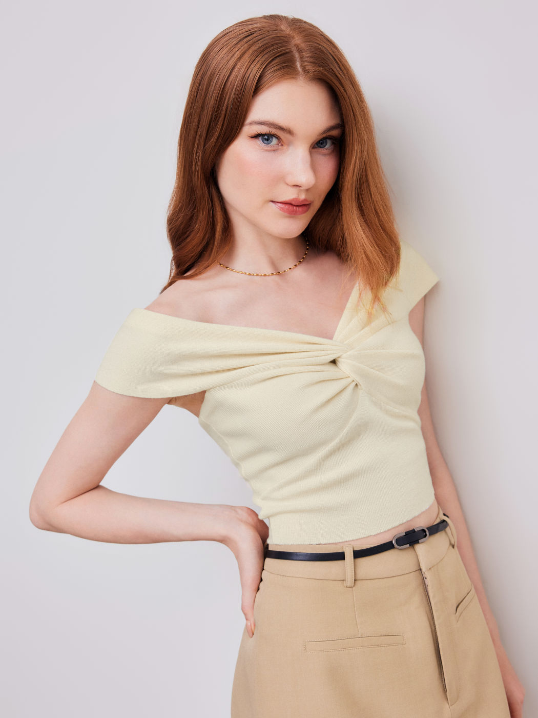Knit Off-shoulder Solid Twist Short Sleeve Crop Top
