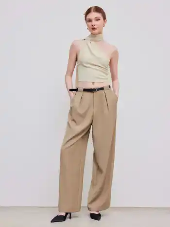 Mid Rise Solid Pocket Straight Leg Trousers With Belt