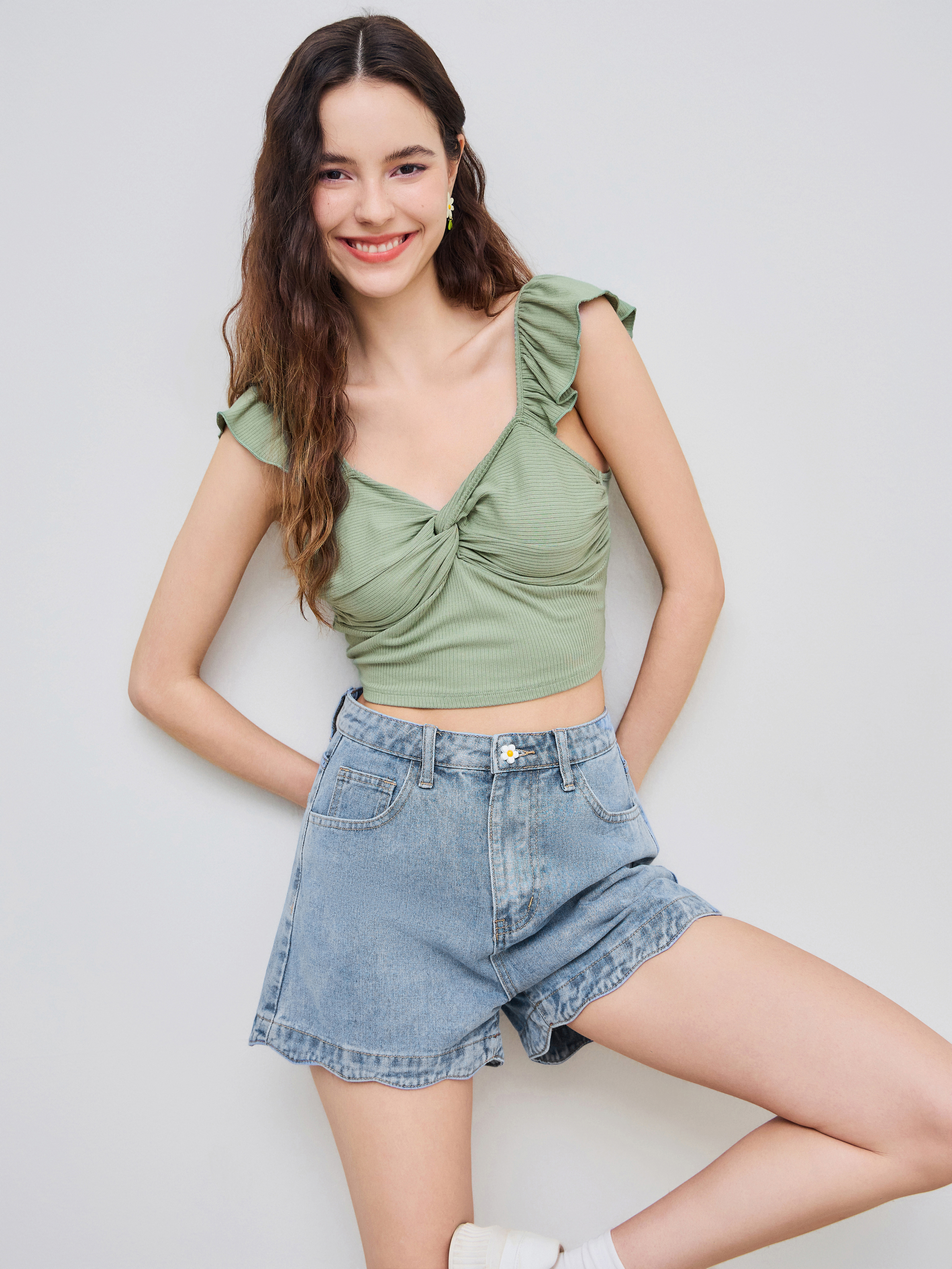 トップス melt twist cropped tops theredthread Model_wears_Twist-