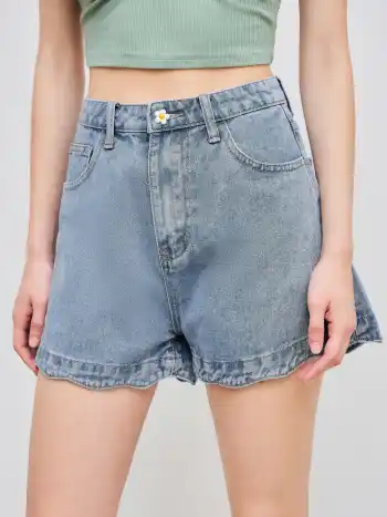 Jeansshorts mit festem Wellenbesatz