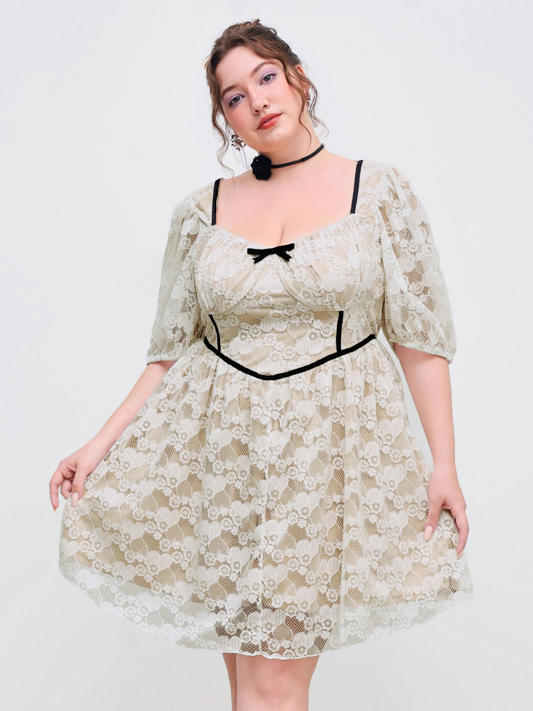 Spitzen-Schleifen-Rüschen-Kontrastierende Einfassung Minikleid Kurve & Plus