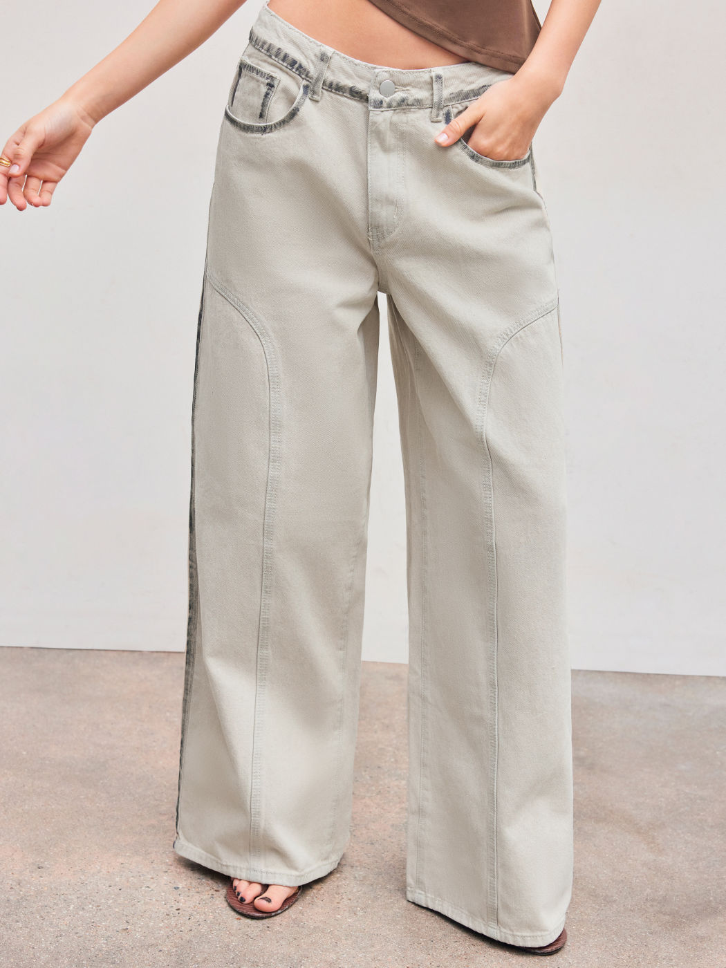 Denim Low Rise Solid Pocket Wide Leg Jeans