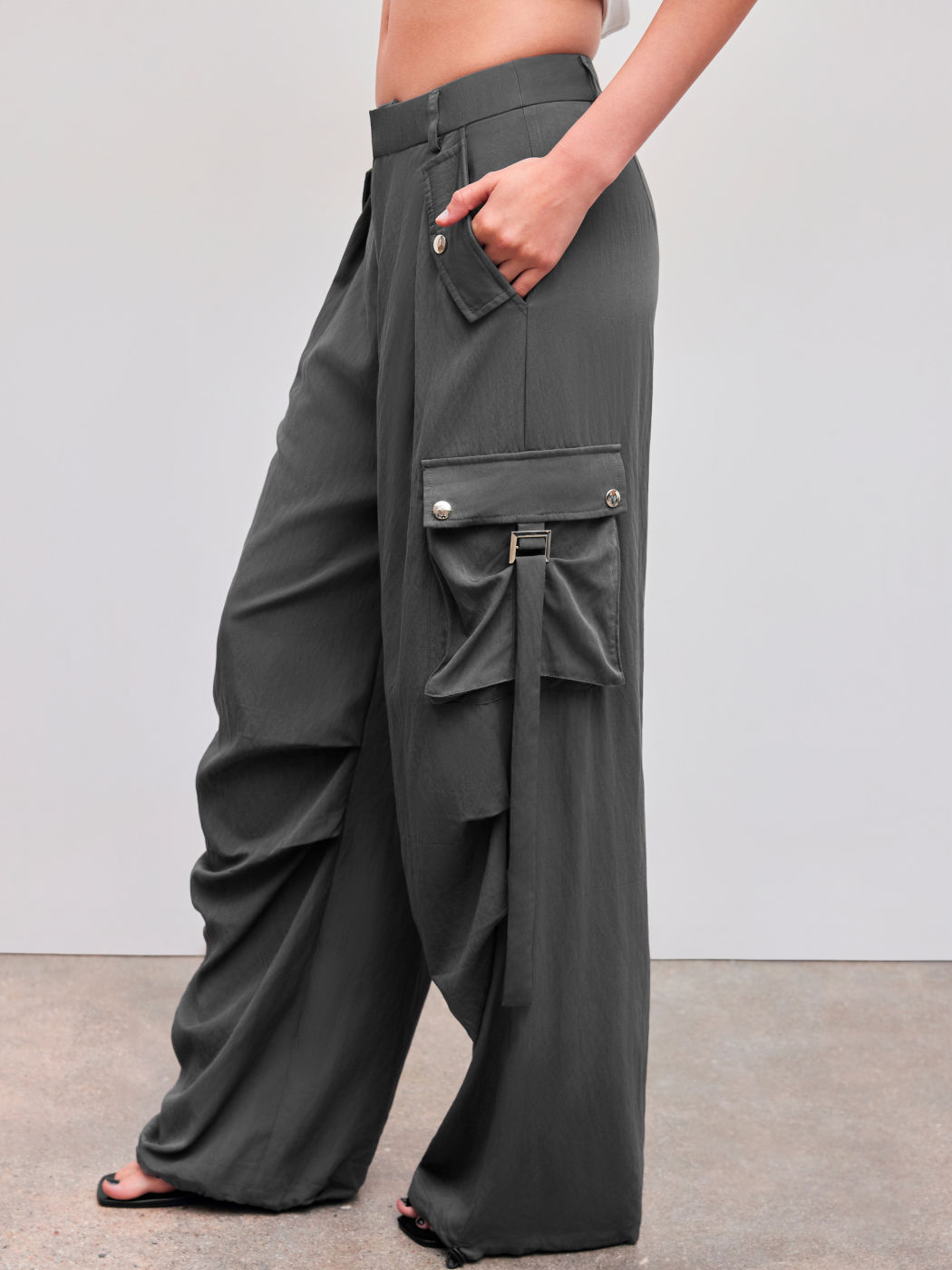  Mid Rise Solid Pocket Cargo Trousers