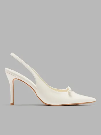 Tacones de punta de falso cuero