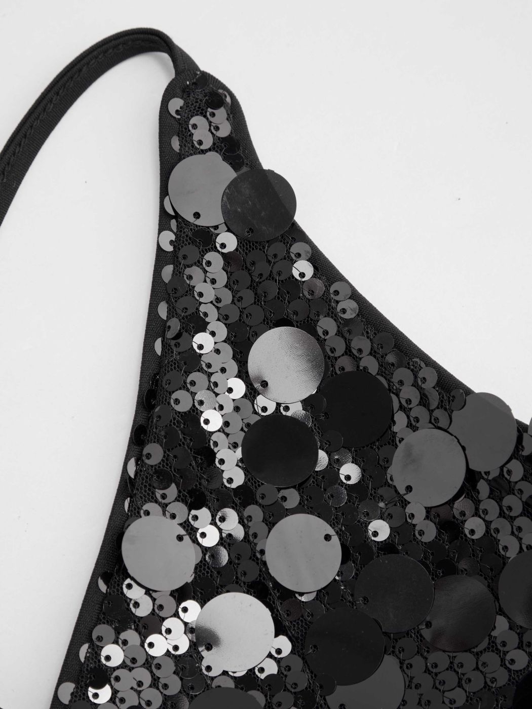 Sequinedrehkleid mit U-Hals und Criss Cross