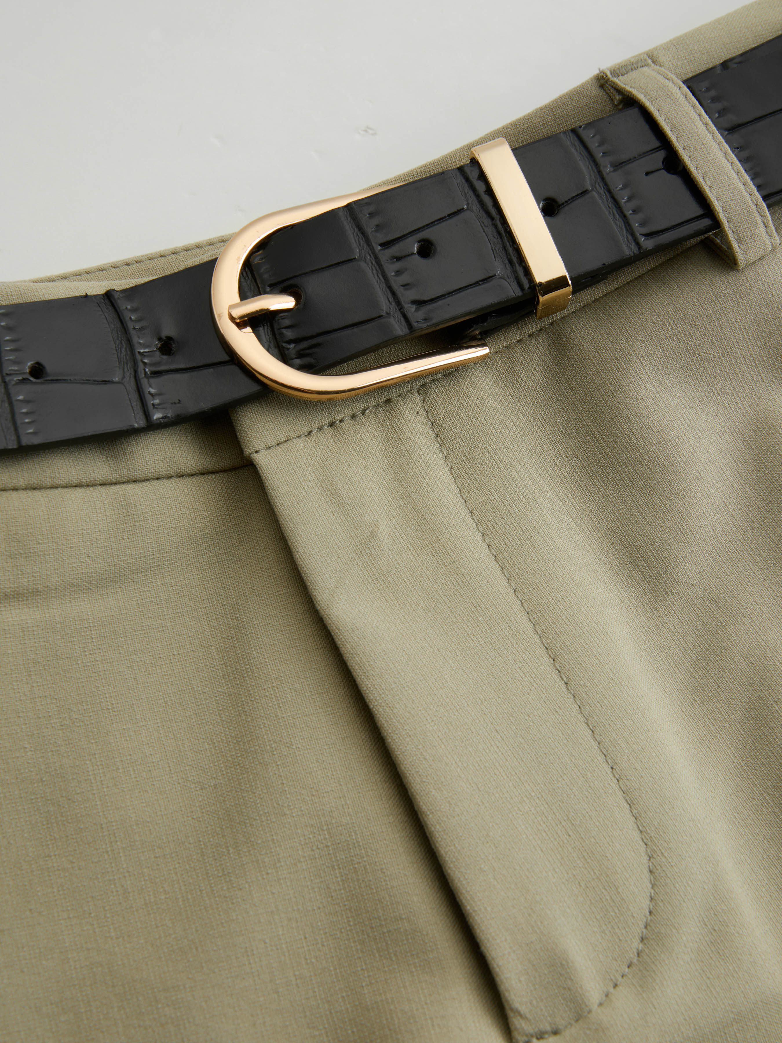 Woven Low Rise Solid Micro Shorts With Belt For Daily Casual