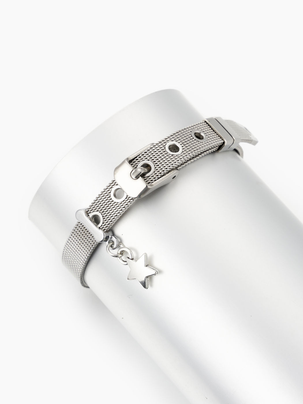 BUCKLE STAR BANGLE