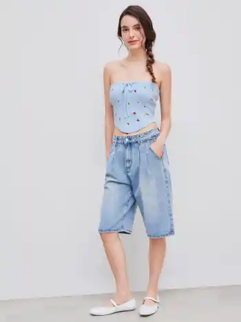 Top a tubo in maglia con ricamo floreale annodato