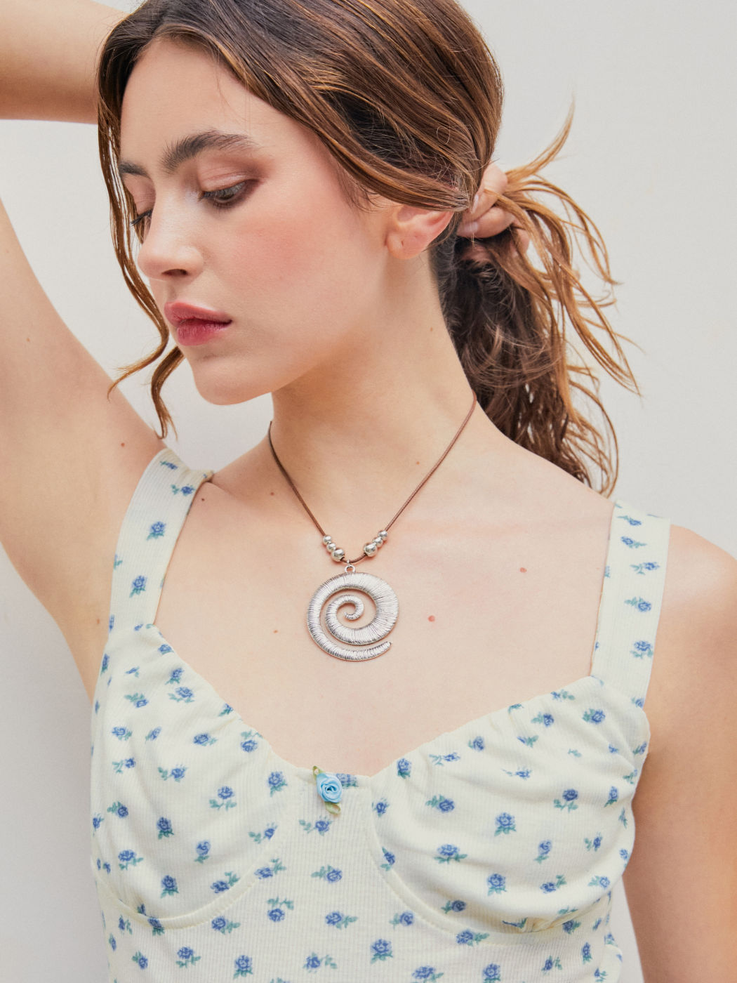 SWIRL PENDANT NECKLACE