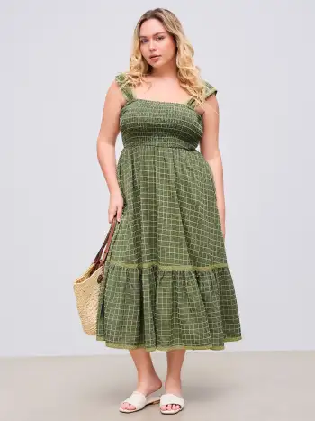 Round Neckline Textured Knotted Short Sleeve Tee Curve & Plus
