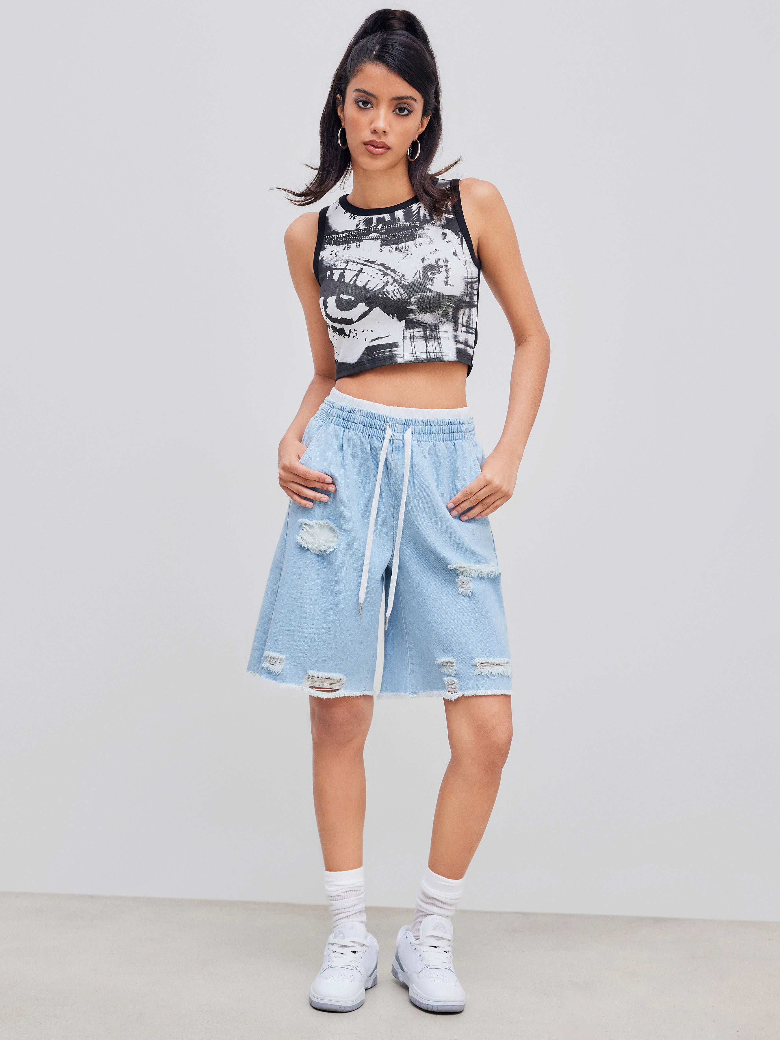 【DISCERNMENT】Tin Point Damage Bermuda Denim Lightning pattern denim shorts