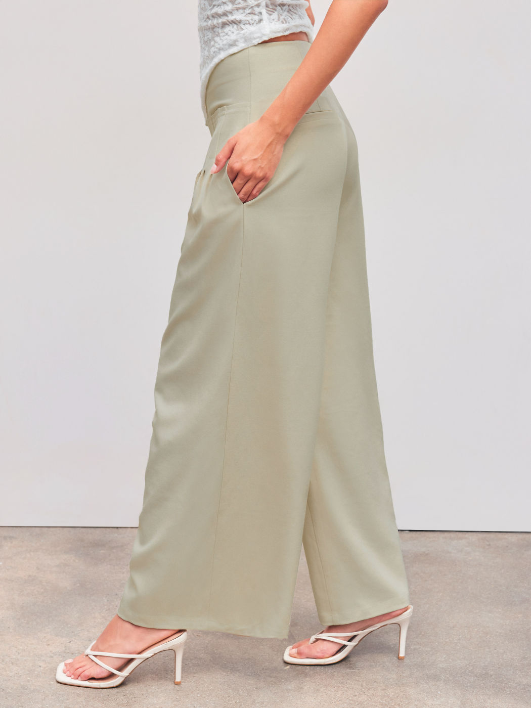 High Rise Solid Pleated Wide Leg Trousers 