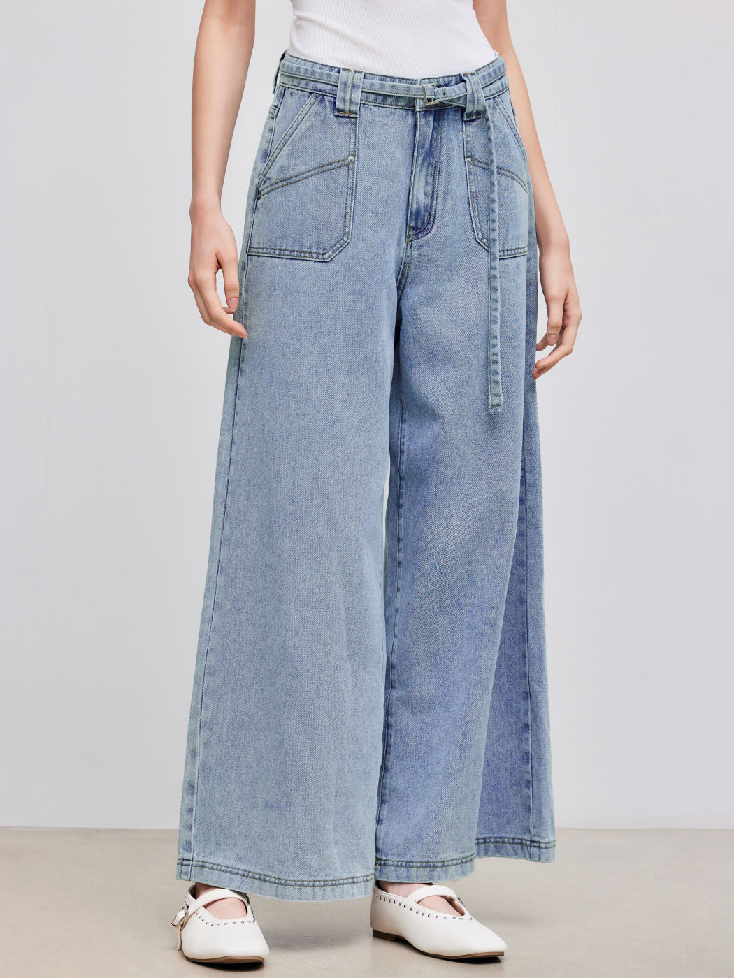 Denim Mid Rise Solid Baggy Jeans With Belt