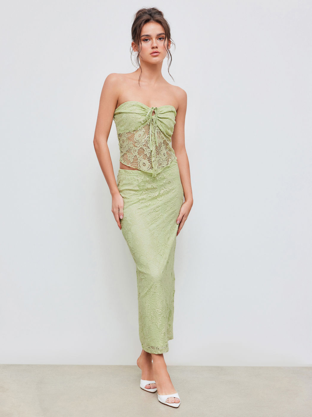 Lace O-ring Crop Tube Top With Lace Mid Rise Floral Maxi Skirt
