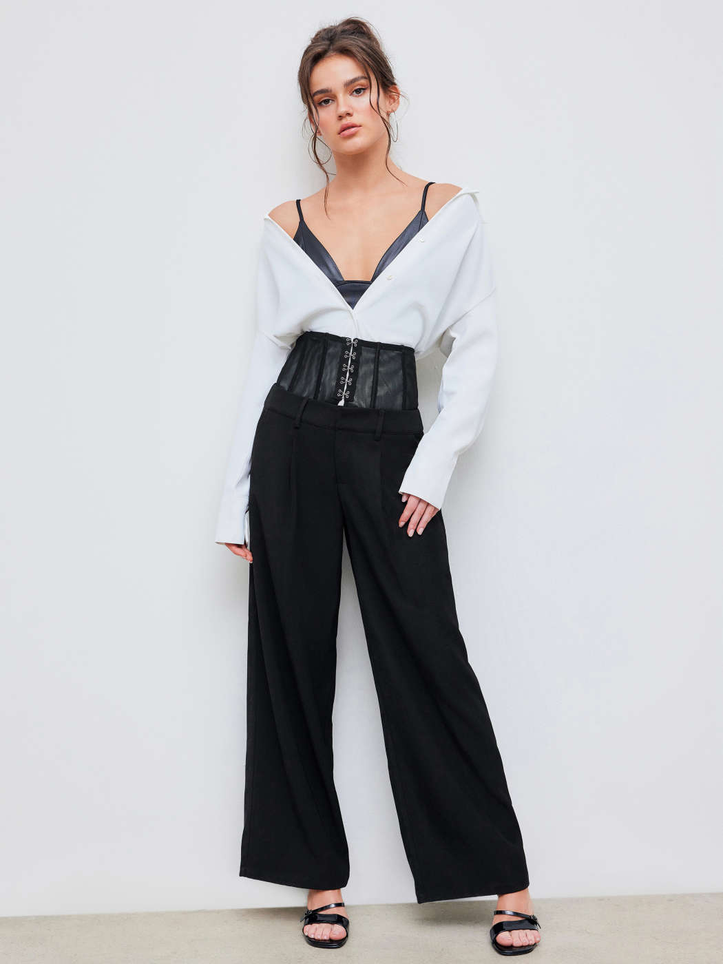 Woven Mid Rise Solid Wide Leg Trousers With Corset Belt For Daily