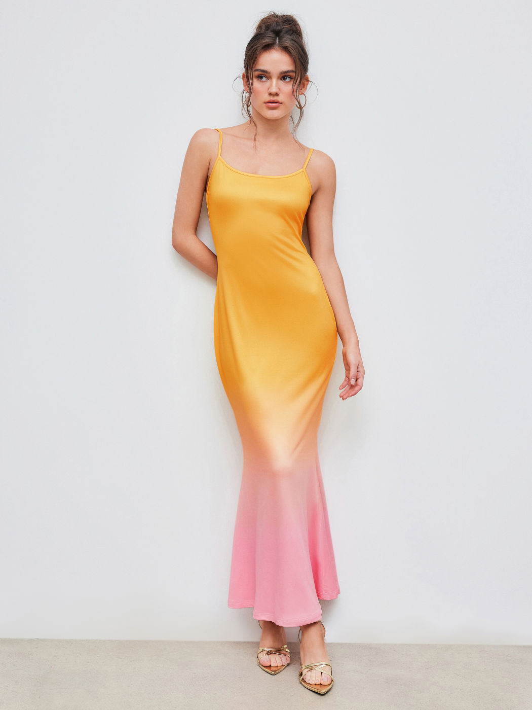 Scoop Neckline Gradient Midi Dress
