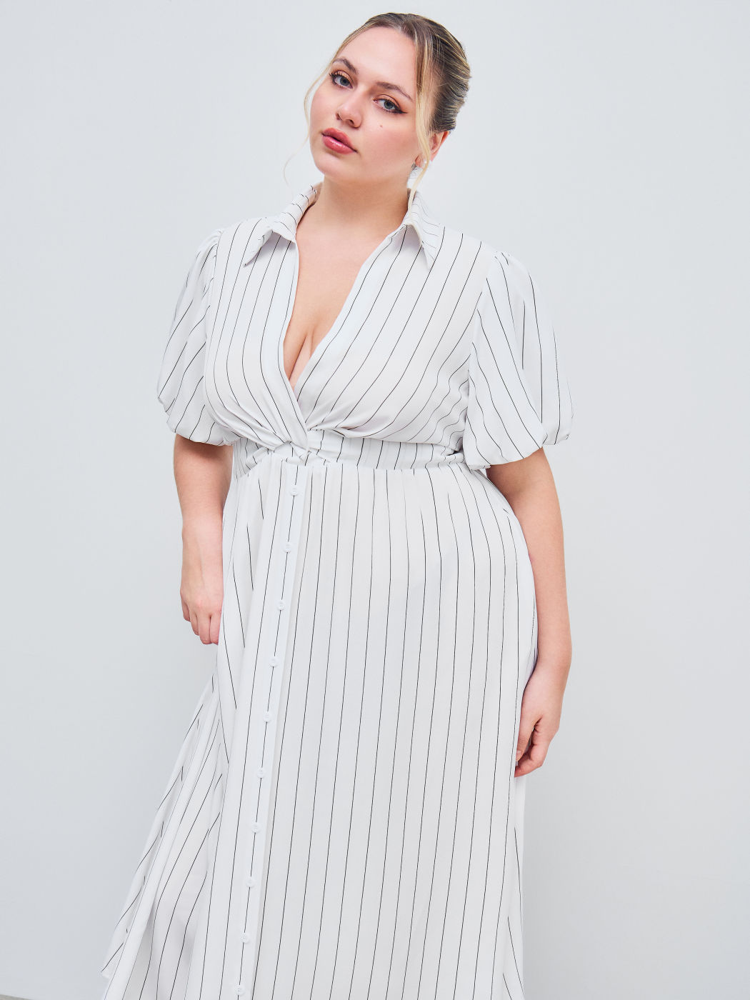 Camicia midi intrecciata con scollo a V e tasca a righe Curve & Plus