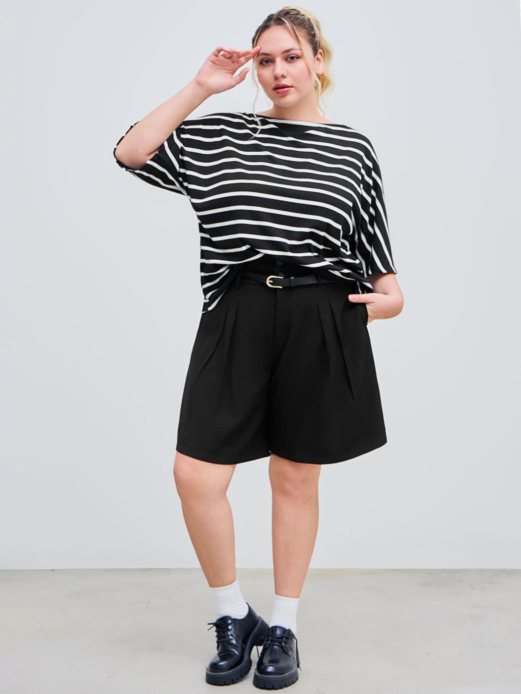 Woven High Rise Solid Pleated Pocket Shorts With Belt Curve & Plus