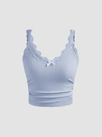 Top con scollo a V e fiocco in pizzo Cami Crop