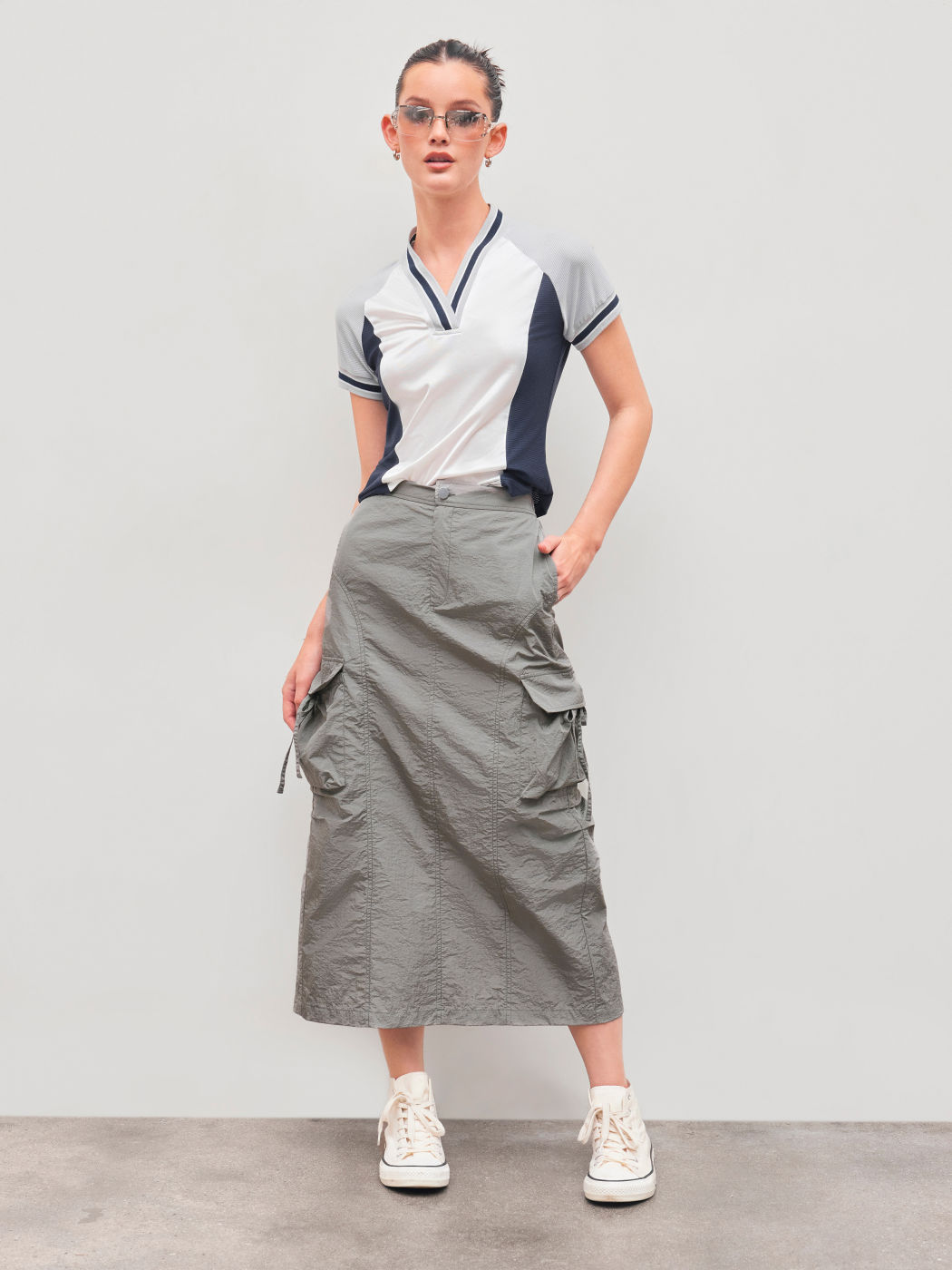  Midikleid mit fester Farbe, Knoten und Schlitz im Cargo-Stil