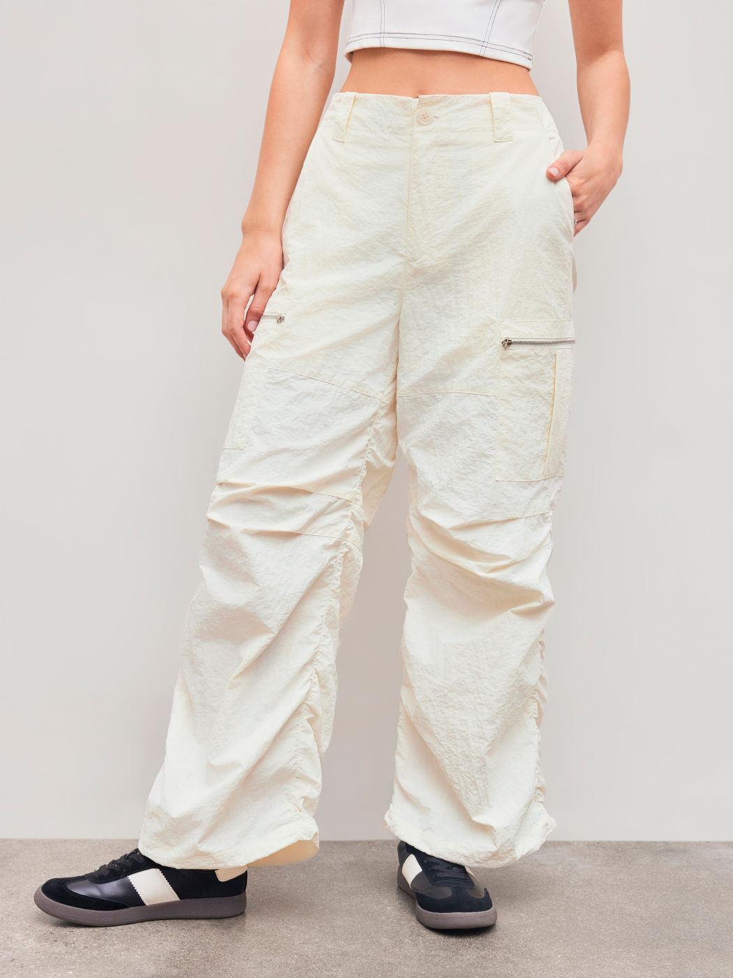 Mittelhose mit festen Taschen und Cargohosen