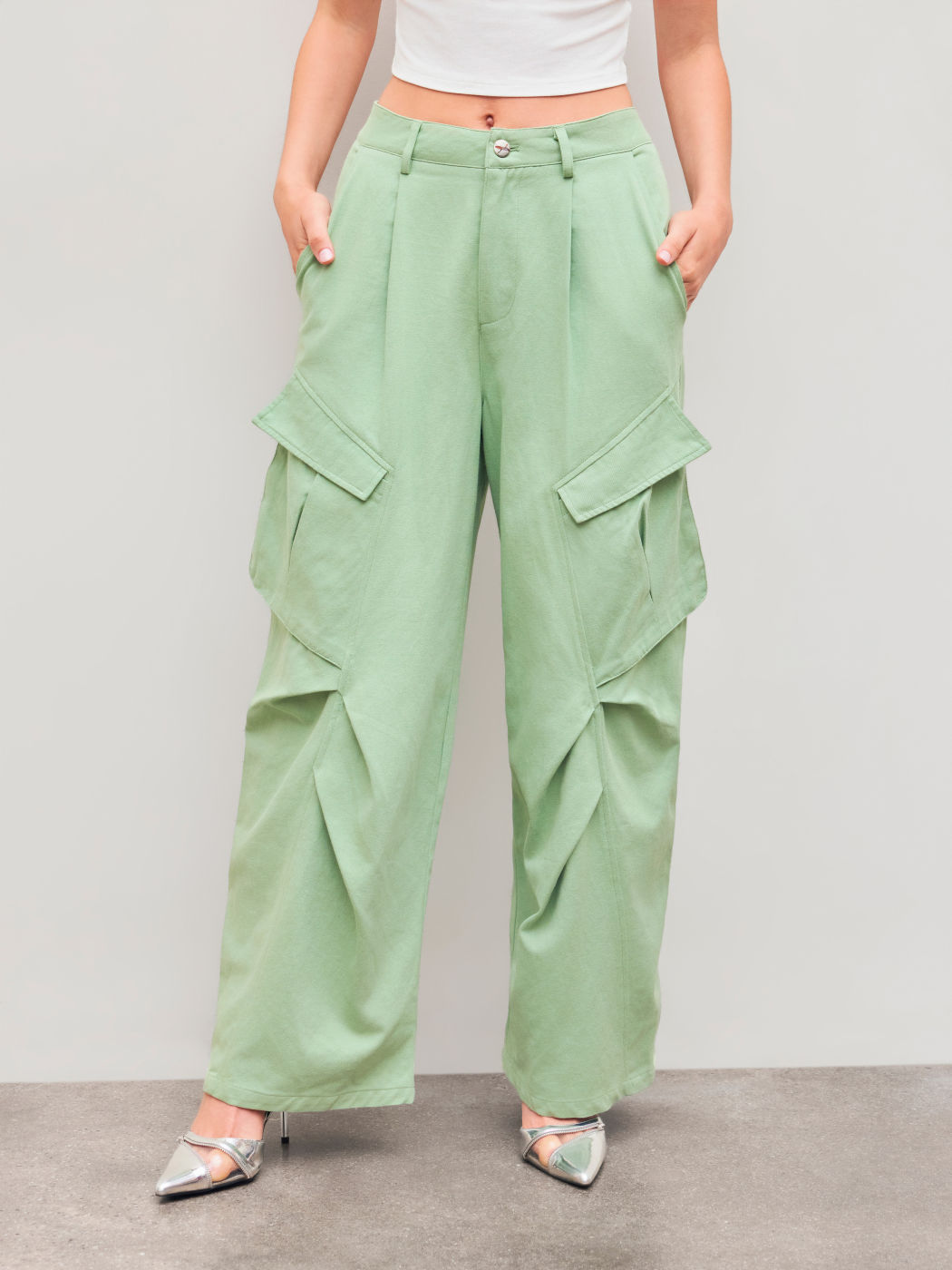 Mid Rise Solid Wide Leg Cargo Pants