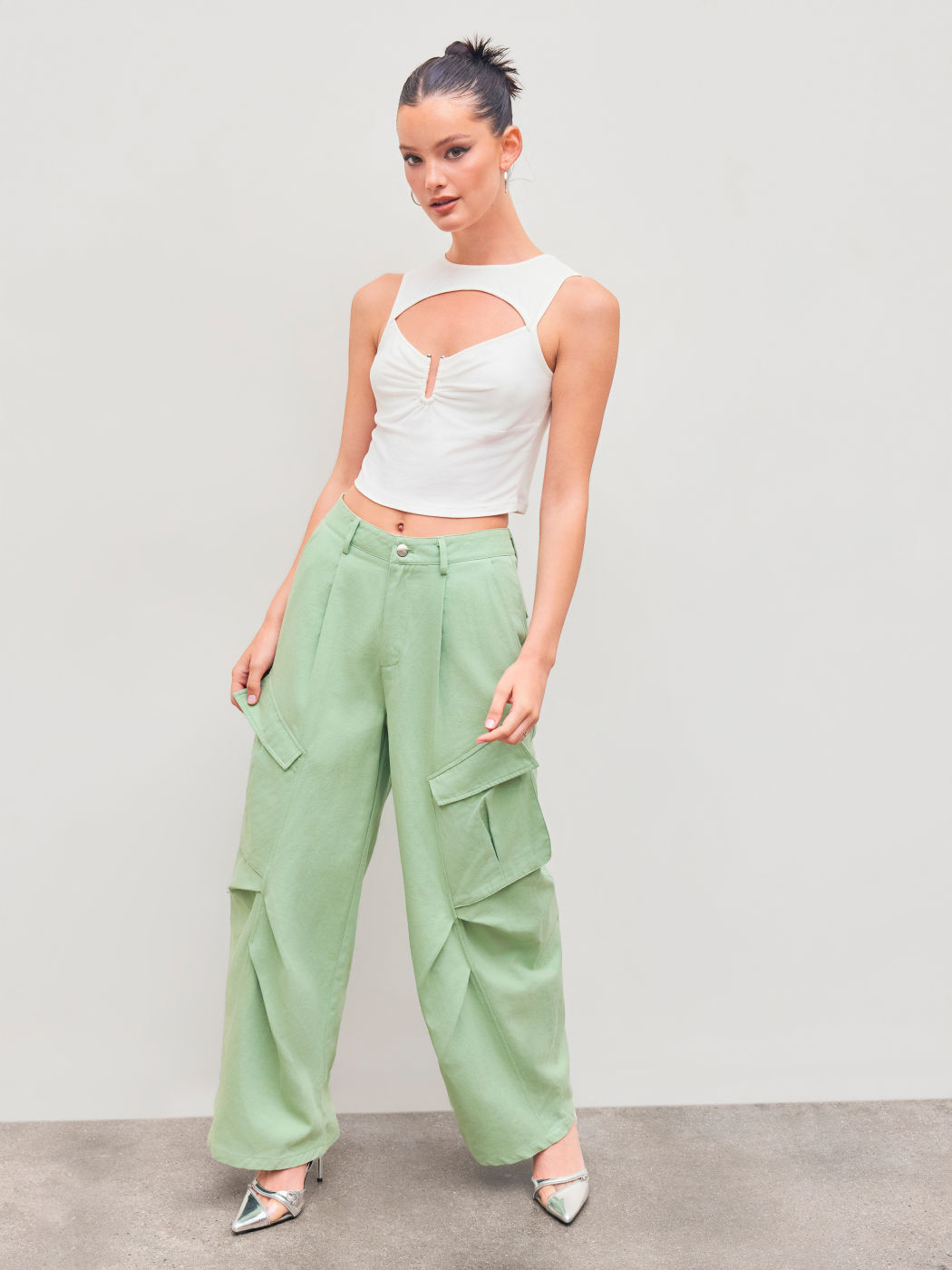 Mid Rise Solid Wide Leg Cargo Pants