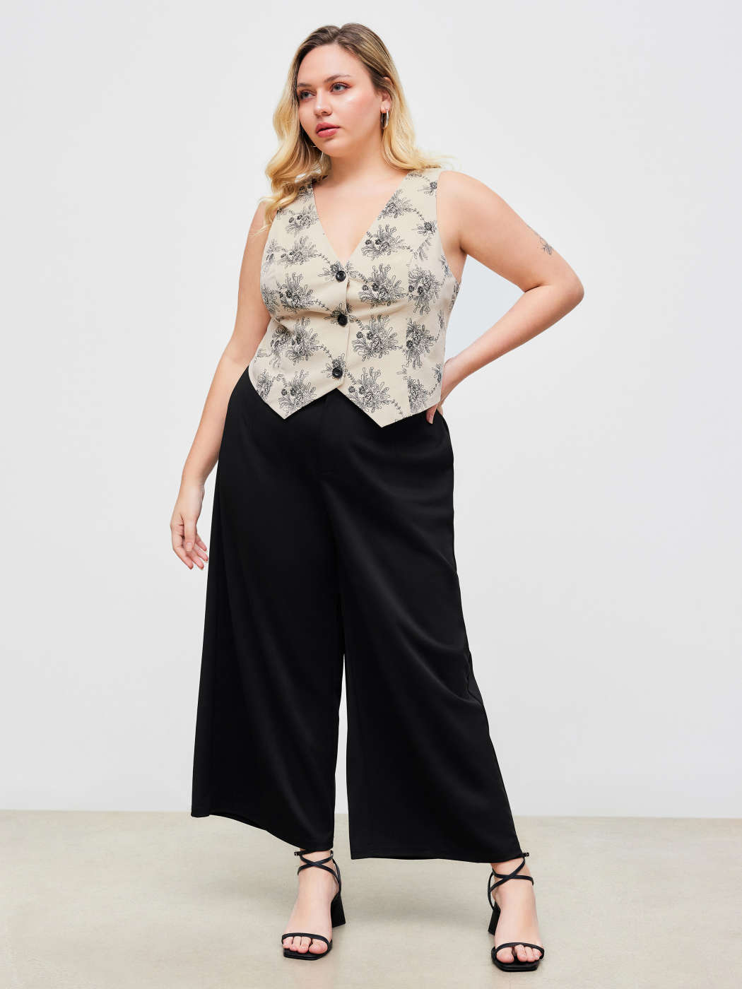 Tejido de punto Chaleco con Botones Escote en V Floral