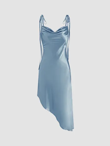 Cami-Kleid aus Satin mit asymmetrischem Saum