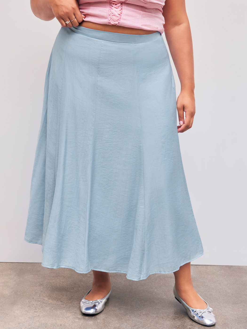 Woven Mid Rise Solid Ruffle Zipper Maxi Skirt Curve & Plus