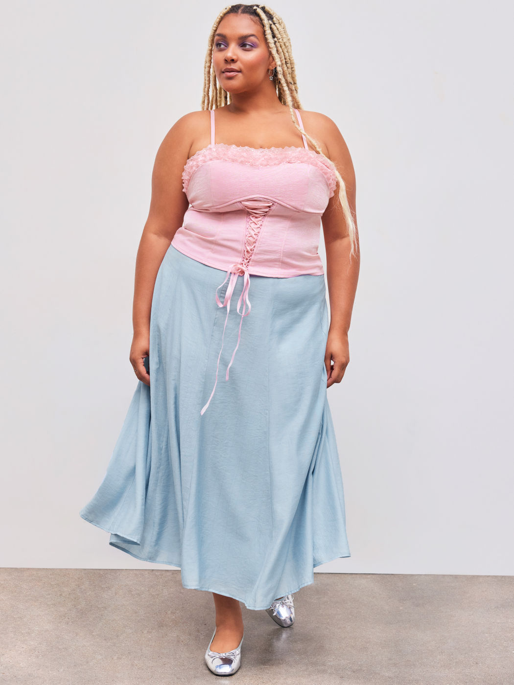 Woven Mid Rise Solid Ruffle Zipper Maxi Skirt Curve & Plus